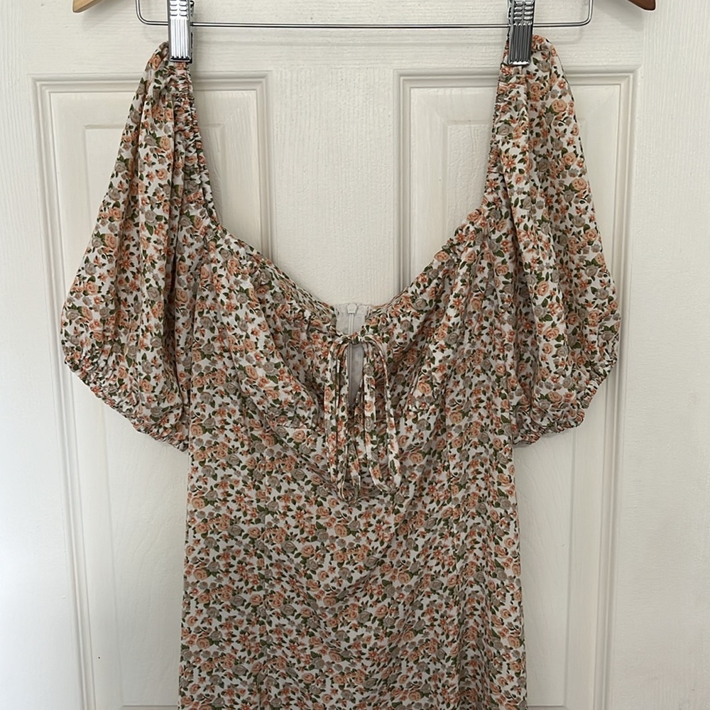 Women’s off the shoulder flower print dress size medium. Check out video. - Picture 1 of 5